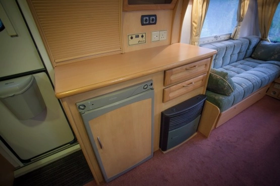                         Przyczepa kempingowa COMPASS OMEGA 2os 2003 rok ZAREJESTROWANA - zdjęcie 8
                        