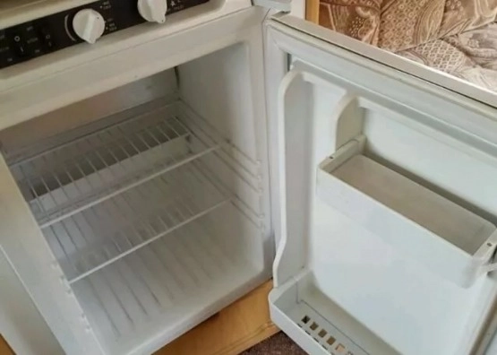                         Przyczepa AVONDALE z 1998 roku - zdjęcie 2
                        