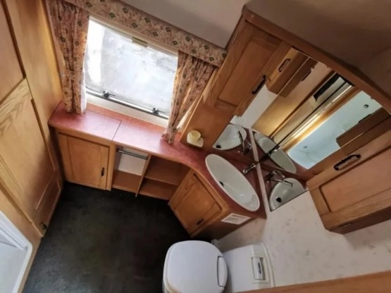                         Przyczepa kempingowa Compass Concerto 2003 rok, 4/5 osobowa z namiotem - zdjęcie 4
                        