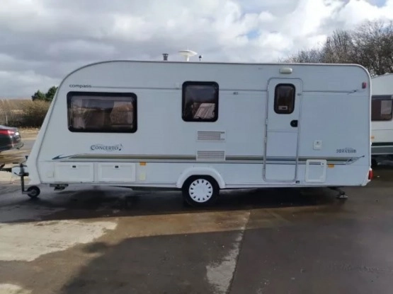                         Przyczepa kempingowa Compass Concerto 2003 rok, 4/5 osobowa z namiotem - zdjęcie 5
                        