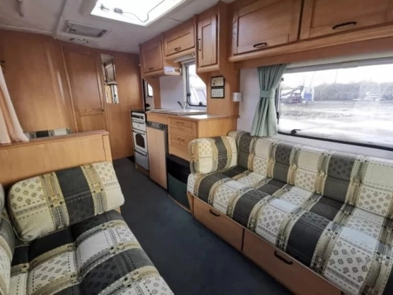                         Przyczepa kempingowa Compass Concerto 2003 rok, 4/5 osobowa z namiotem - zdjęcie 6
                        