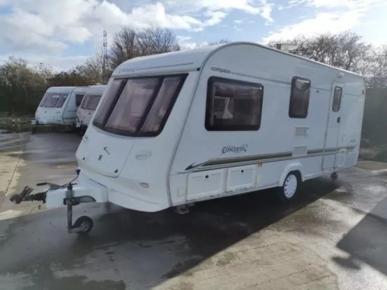                         Przyczepa kempingowa Compass Concerto 2003 rok, 4/5 osobowa z namiotem - zdjęcie 7
                        