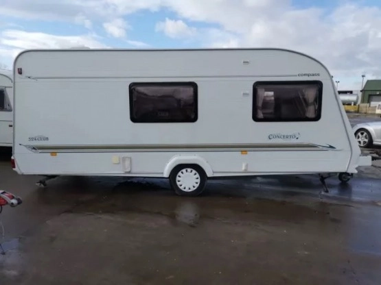                        Przyczepa kempingowa Compass Concerto 2003 rok, 4/5 osobowa z namiotem - zdjęcie 8
                        