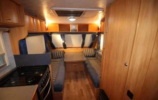                         Przyczepa Adria 530 z 2005 roku - zdjęcie 11
                        