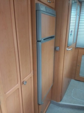                         Frankia i700 Rolls-Royce zimowy, full wyposażenie, gigant, GARAŻ, klima, SAT + 2 TV - zdjęcie 4
                        