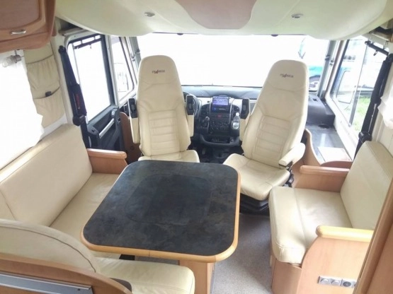                         Frankia i700 Rolls-Royce zimowy, full wyposażenie, gigant, GARAŻ, klima, SAT + 2 TV - zdjęcie 6
                        