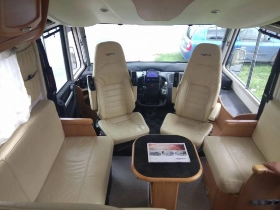                         Frankia i700 Rolls-Royce zimowy, full wyposażenie, gigant, GARAŻ, klima, SAT + 2 TV - zdjęcie 8
                        