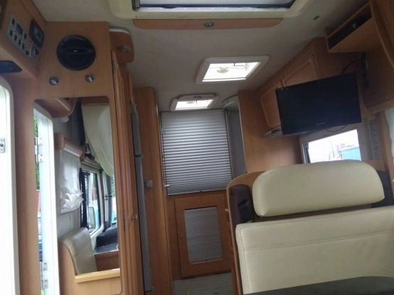                         Frankia i700 Rolls-Royce zimowy, full wyposażenie, gigant, GARAŻ, klima, SAT + 2 TV - zdjęcie 9
                        