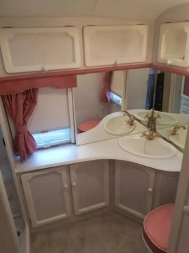                         Przyczepa kempingowa Buccaner Elan 15 - zdjęcie 3
                        