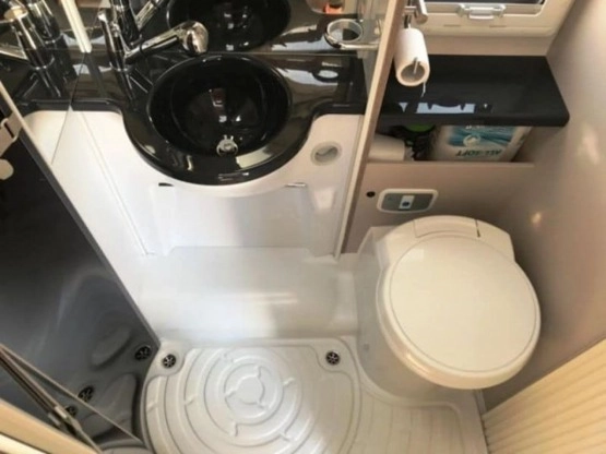                         Kamper Ford Challenger - zdjęcie 2
                        