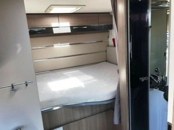                         Kamper Ford Challenger - zdjęcie 3
                        