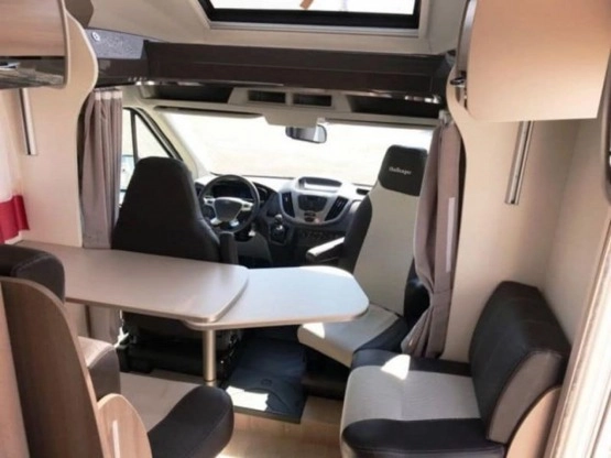                         Kamper Ford Challenger - zdjęcie 5
                        