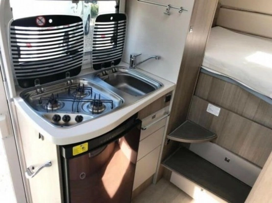                         Kamper Ford Challenger - zdjęcie 6
                        