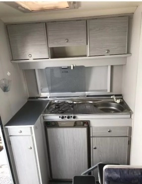                         Przyczepa Beyerland Delta Caravans z 1996 roku - zdjęcie 10
                        