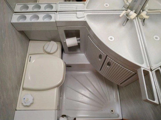                         LMC Caravan 1994 rok dla 4 osób - zdjęcie 4
                        