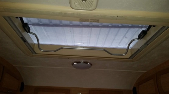                         Przyczepa kempingowa Elddis - zdjęcie 10
                        