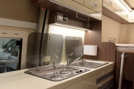                         Peugeot Boxer Globe Traveller  Kamper Solar Klima Truma Zawieszenie VB Gwarancja  - zdjęcie 8
                        