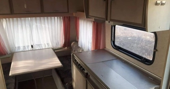                         Przyczepa campingowa z 1994 roku z samochodem - zdjęcie 5
                        