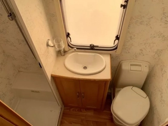                         Przyczepa kempingowa COMPASS, 2 sypialnie, duża łazienka, przedsionek - zdjęcie 3
                        