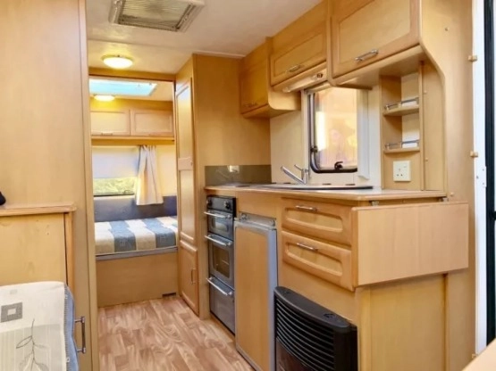                         Przyczepa kempingowa COMPASS, 2 sypialnie, duża łazienka, przedsionek - zdjęcie 7
                        