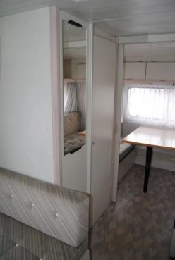                         BURSTNER, idealna na działkę, 4 os., ogrzewanie! Jasne wnętrze! TRANSPORT - zdjęcie 4
                        