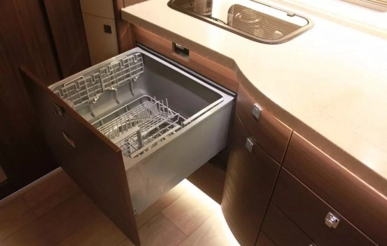                         Mercedes-Benz MORELO EMPIRE LINNER 100GB - zdjęcie 2
                        