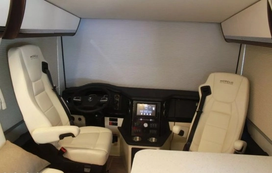                         Mercedes-Benz MORELO EMPIRE LINNER 100GB - zdjęcie 4
                        