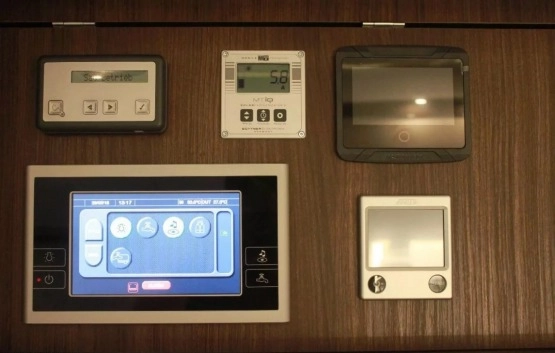                         Mercedes-Benz MORELO EMPIRE LINNER 100GB - zdjęcie 5
                        