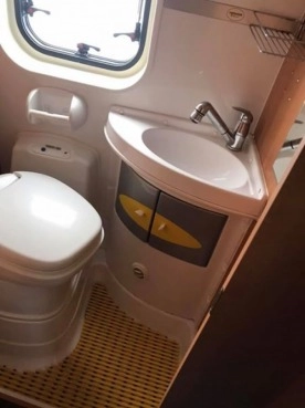                         Fiat Ducato Karman Davis z 2010 roku - zdjęcie 3
                        