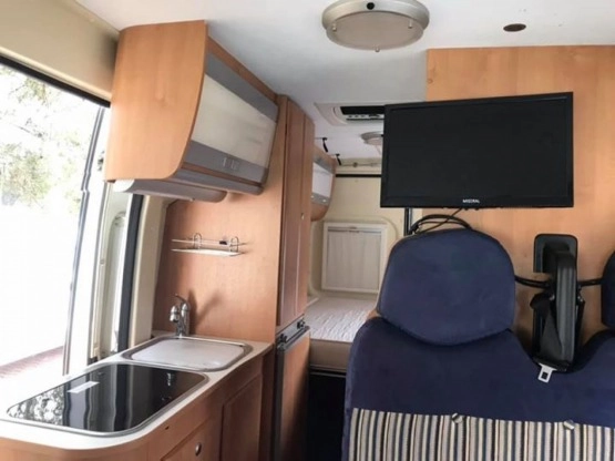                         Fiat Ducato Karman Davis z 2010 roku - zdjęcie 8
                        