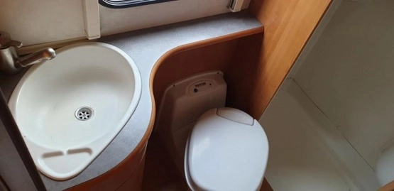                         Hymer Eriba 2.8, 2000 rok, bardzo zadbany - zdjęcie 7
                        