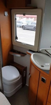                         Kamper Niessman Bischoff Arto z 2006 roku, 118 000 km - zdjęcie 10
                        