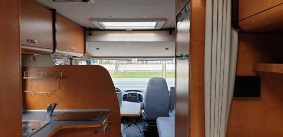                         Kamper Niessman Bischoff Arto z 2006 roku, 118 000 km - zdjęcie 3
                        