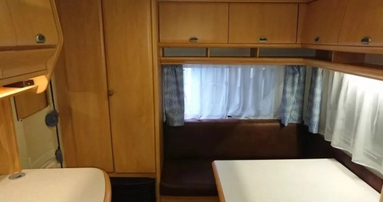                         Przyczepa Hobby 440 De Luxe Easy, 2003 rok - zdjęcie 10
                        