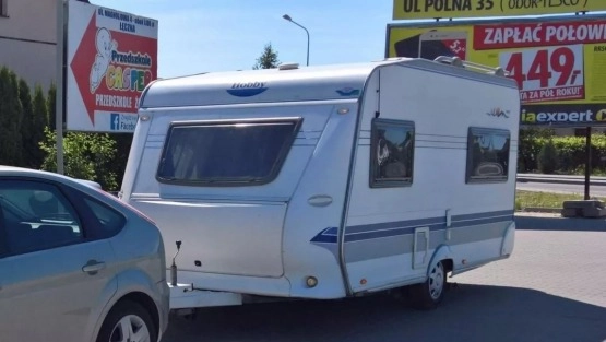                        Przyczepa Hobby 440 De Luxe Easy, 2003 rok - zdjęcie 2
                        