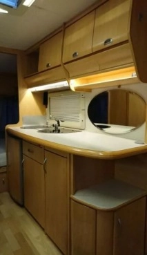                         Przyczepa Hobby 440 De Luxe Easy, 2003 rok - zdjęcie 7
                        