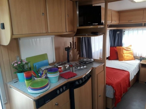                         Dethleffs Camper EF DMC 1350 z dużym przedsionkiem - zdjęcie 1
                        