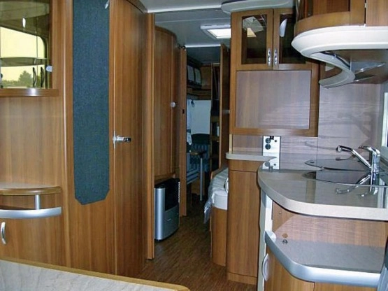                         Przyczepa kempingowa Hobby 650 Kfu Prestige - zdjęcie 6
                        