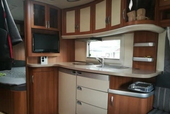                         Przyczepa kempingowa Hobby 650 Kfu Prestige - zdjęcie 7
                        