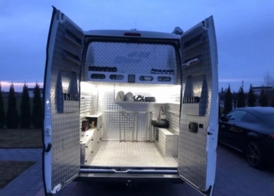                         Peugeot Boxer z 2015 roku, kamper - zdjęcie 6
                        