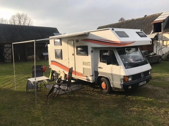                         Kamper na bazie mercedesa Mercedes, alkowa, 6 osób, piętrowe łóżko - zdjęcie 1
                        