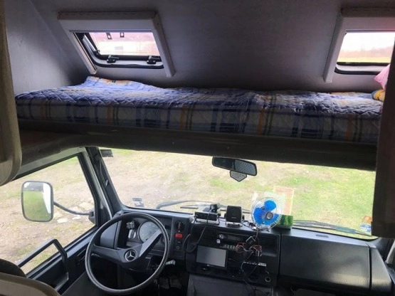                         Kamper na bazie mercedesa Mercedes, alkowa, 6 osób, piętrowe łóżko - zdjęcie 2
                        