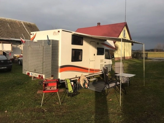                         Kamper na bazie mercedesa Mercedes, alkowa, 6 osób, piętrowe łóżko - zdjęcie 5
                        
