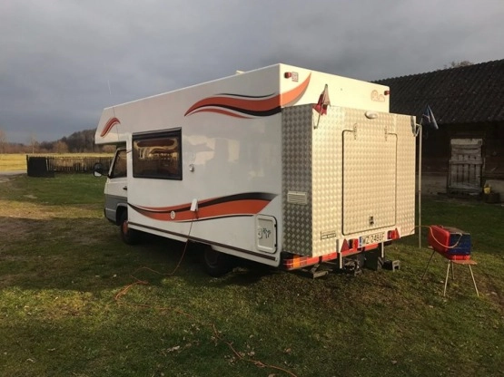                         Kamper na bazie mercedesa Mercedes, alkowa, 6 osób, piętrowe łóżko - zdjęcie 7
                        