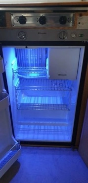                         Kamper Citroen C25 2.5 TD Klimatyzacja postojowa, podwójne ogrzewanie, nowa lodówka - zdjęcie 9
                        