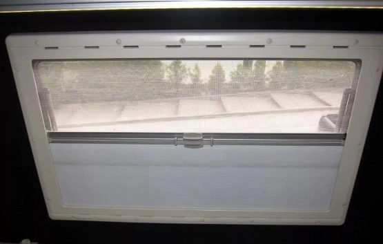                         Mercedes-Benz Sprinter z 2005 roku - zdjęcie 16
                        