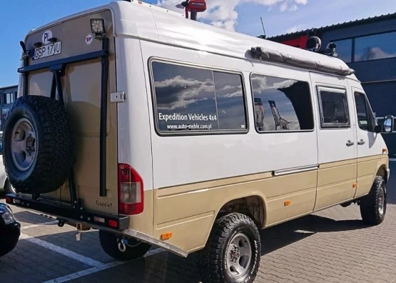                         Mercedes-Benz Sprinter z 2005 roku - zdjęcie 21
                        