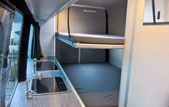                         Mercedes-Benz Sprinter z 2005 roku - zdjęcie 9
                        