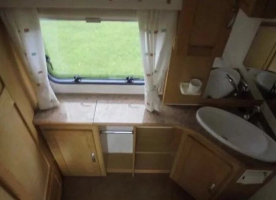                         Przyczepa Kempingowa Elddis 482, 2003 rok, zadbana, z namiotem - zdjęcie 4
                        