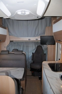                         Wynajmę ! Wypożyczę ! Nowy Kamper CARADO 6 osób 2.0 HDI 130 KM z 2018 roku - zdjęcie 10
                        